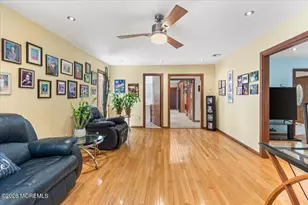 9 Manor Ct, Manalapan Township, NJ 07726 - Photo 11