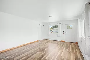 28 Montserrat St, Toms River Township, NJ 08757 - Photo 5