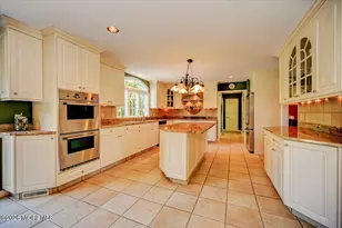 242 Williamsburg Dr, Shrewsbury, NJ 07702 - Photo 11