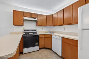318 Wycoff Way W, East Brunswick Township, NJ 08816 - Photo 7