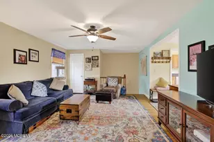 147 Manor Dr, Red Bank, NJ 07701 - Photo 7