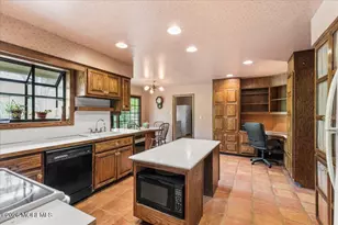 2 Steward Ln, Manalapan Township, NJ 07726 - Photo 9