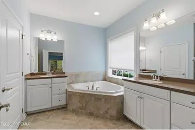 70 E Bosworth Boulevard, Farmingdale, NJ 07727 - Photo 25