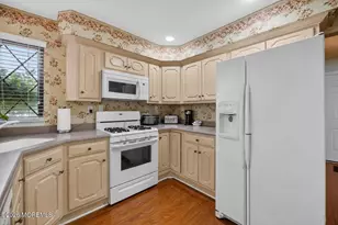 25 Hansom Ln, Marlboro Township, NJ 07746 - Photo 15