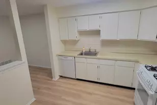 120 Dumbarton Hill Ct, Aberdeen Township, NJ 07747 - Photo 3