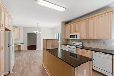 402 Twin Oaks Drive, Lakewood, NJ 08701 - Photo 23
