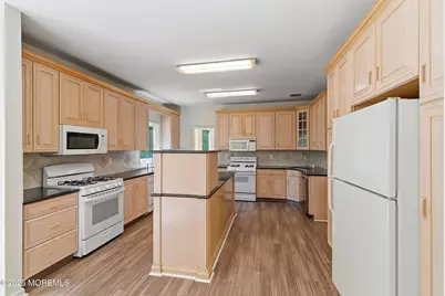 402 Twin Oaks Drive, Lakewood, NJ 08701 - Photo 29