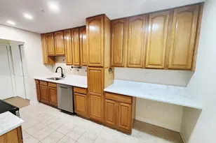 26 Meadow Green Cir, Manalapan Township, NJ 07726 - Photo 3