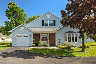7 Edgeware Close, Freehold, NJ 07728 - Photo 1