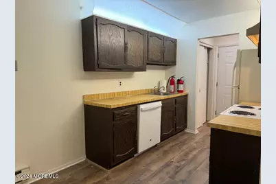 238 Medford Court #J, Manalapan Township, NJ 07726 - Photo 17
