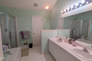10 Beacon Ct, Holmdel, NJ 07733 - Photo 23