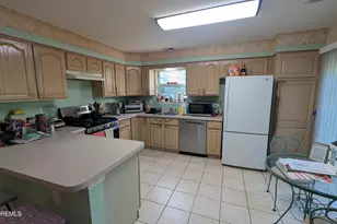 10 Beacon Ct, Holmdel, NJ 07733 - Photo 17