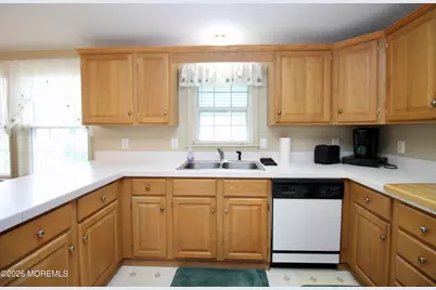 92 Cardinal Way, Freehold, NJ 07728 - Photo 15