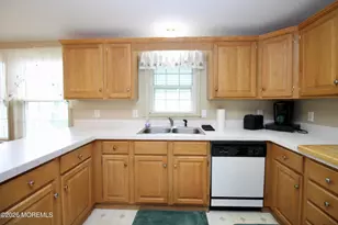 92 Cardinal Way, Freehold, NJ 07728 - Photo 15