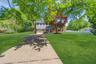 93 Woodcrest Dr, Freehold, NJ 07728 - Photo 5