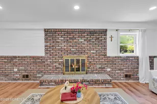 93 Woodcrest Dr, Freehold, NJ 07728 - Photo 37