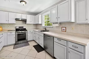 28 Glynn Ct, Sayreville, NJ 08859 - Photo 15