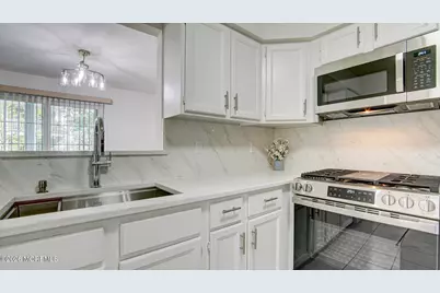39 Poplar Place, Freehold, NJ 07728 - Photo 25