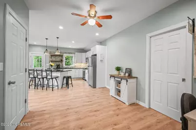 156 Myrtle Avenue, Belford, NJ 07718 - Photo 7