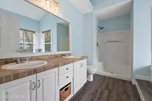 95 Madison Ct, Tinton Falls, NJ 07712 - Photo 17