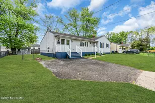 209 Ridge Ave, Belford, NJ 07718 - Photo 3