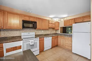 220 Medford Ct, Manalapan Township, NJ 07726 - Photo 7