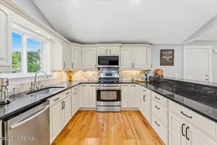 259 Hamiltonian Dr, Middletown, NJ 07701 - Photo 11