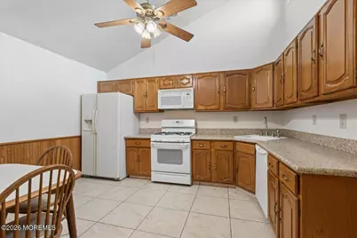 107 Bowne Court #35, Matawan, NJ 07747 - Photo 9