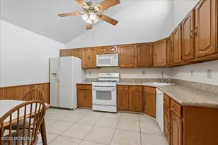 107 Bowne Ct, Matawan, NJ 07747 - Photo 9