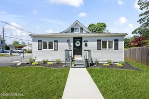 310 E Rd, Belford, NJ 07718 - Photo 1
