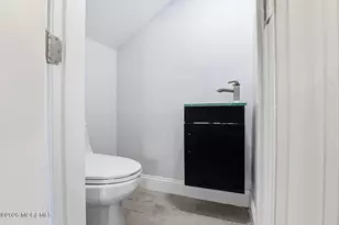 8 Summit Rd, Neptune Township, NJ 07753 - Photo 17