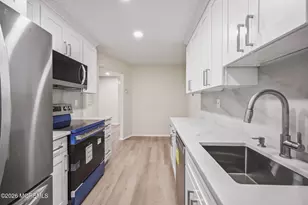 14 Pine Cluster Cir, Manalapan Township, NJ 07726 - Photo 5