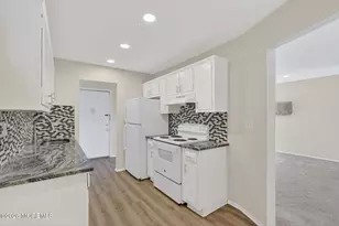 14 Pine Cluster Cir, Manalapan Township, NJ 07726 - Photo 5