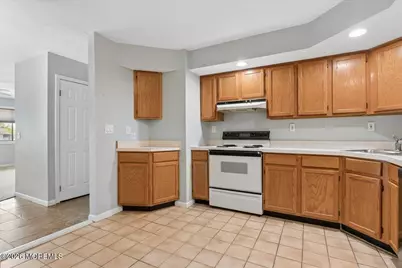 C10 Avon Drive, East Windsor Township, NJ 08520 - Photo 9