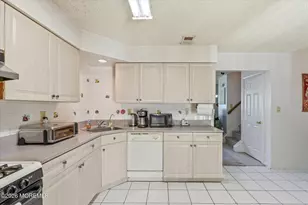 8 Stuart Dr, Freehold, NJ 07728 - Photo 9