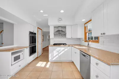 25 Cherry Hill Lane, Manalapan Township, NJ 07726 - Photo 17