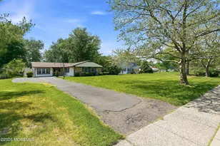 28 Maxwell Ln, Manalapan Township, NJ 07726 - Photo 3