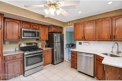 32 Ethan Allen Road, Freehold, NJ 07728 - Photo 9
