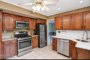 32 Ethan Allen Rd, Freehold, NJ 07728 - Photo 11