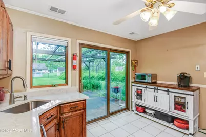 32 Ethan Allen Road, Freehold, NJ 07728 - Photo 11