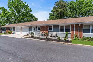 390 Picardy Ct, Lakewood, NJ 08701 - Photo 3