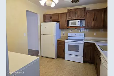 142 Hudson Parkway #A, Whiting, NJ 08759 - Photo 5