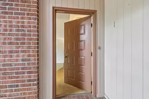1 Peabody Ct, Teaneck Township, NJ 07666 - Photo 3