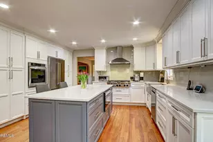46 Thomas Dr, Manalapan Township, NJ 07726 - Photo 11