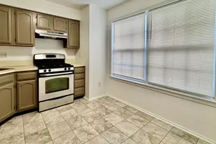 407 Hampton Ct, Manalapan Township, NJ 07726 - Photo 3