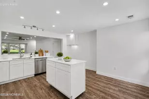 6 Plz de Las Flores, Freehold, NJ 07728 - Photo 9