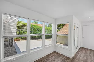 6 Plz de Las Flores, Freehold, NJ 07728 - Photo 17