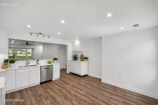 6 Plz de Las Flores, Freehold, NJ 07728 - Photo 9