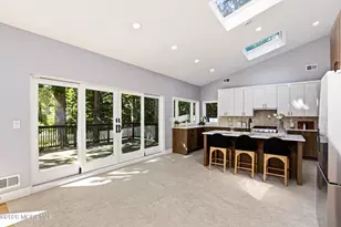 331 Gordons Corner Rd, Manalapan Township, NJ 07726 - Photo 17