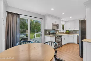 34 Millbrook Dr, Middletown, NJ 07748 - Photo 11